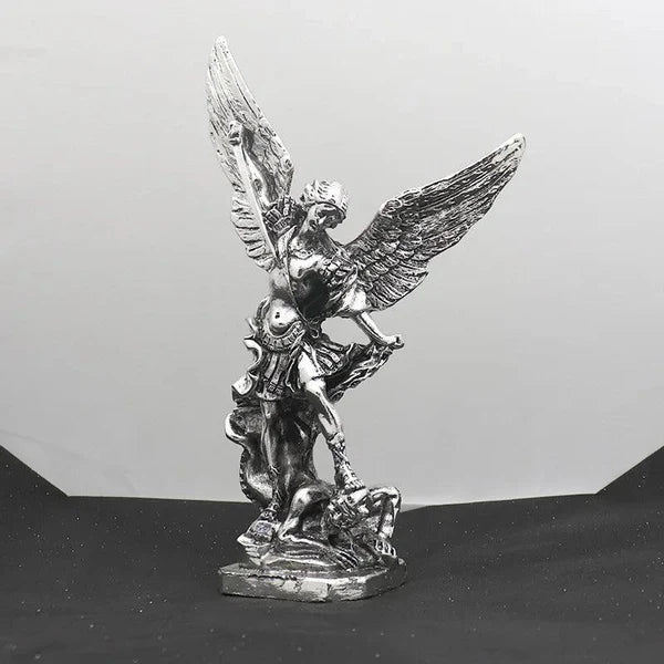 Arcángel San Miguel – Estatua Plateada de Protección y Justicia Divina