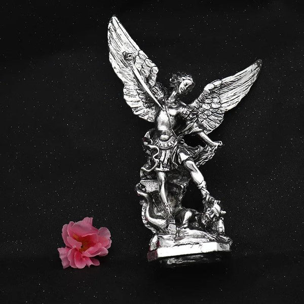 Arcángel San Miguel – Estatua Plateada de Protección y Justicia Divina